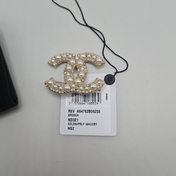 Chanel Gold Pearly White and Crystal Brooch - Picture 9 of 9